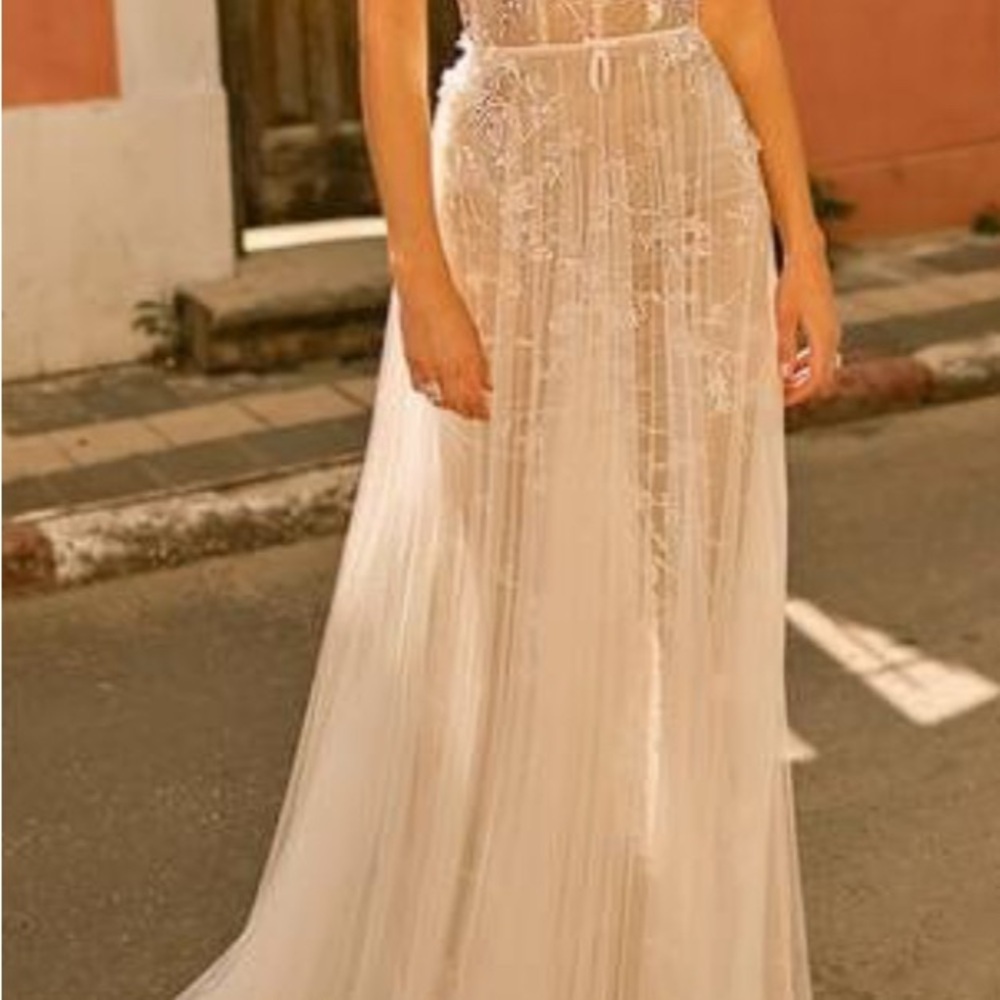 Berta MUSE Emilia Handmade In Israel Wedding Dress bust 32” waist 28” Sample!!